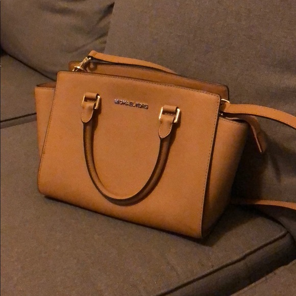 KORS Michael Kors Handbags - MICHAEL KORS crossbody bag new condition tan